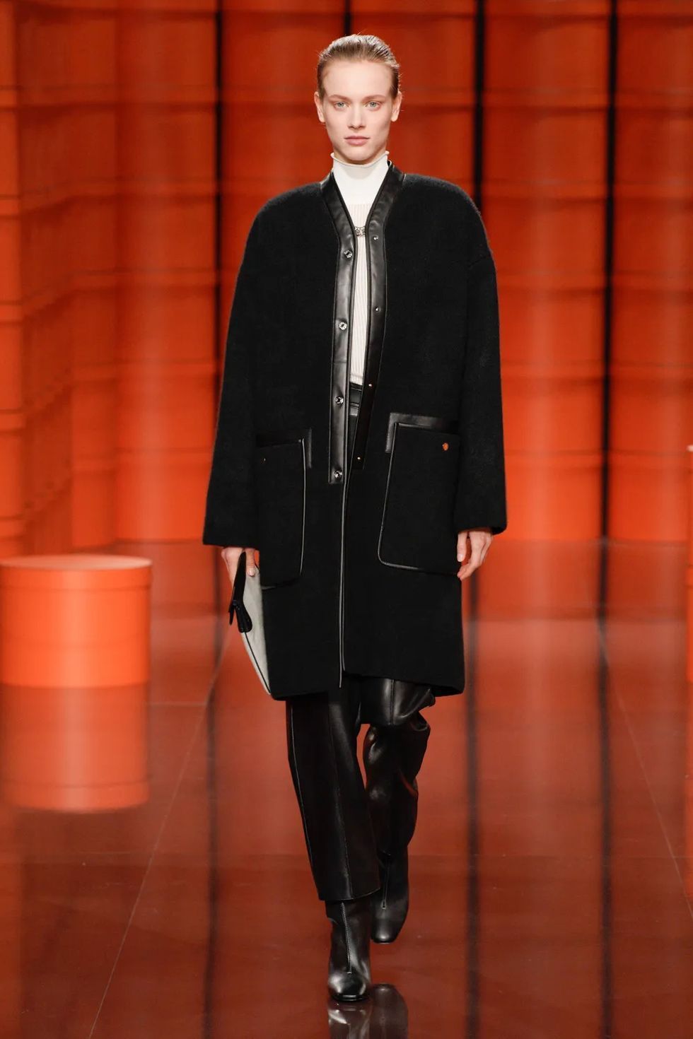 Celine Fall/21, Rüya Gibi Bir Şato'nun Çimenlerinde