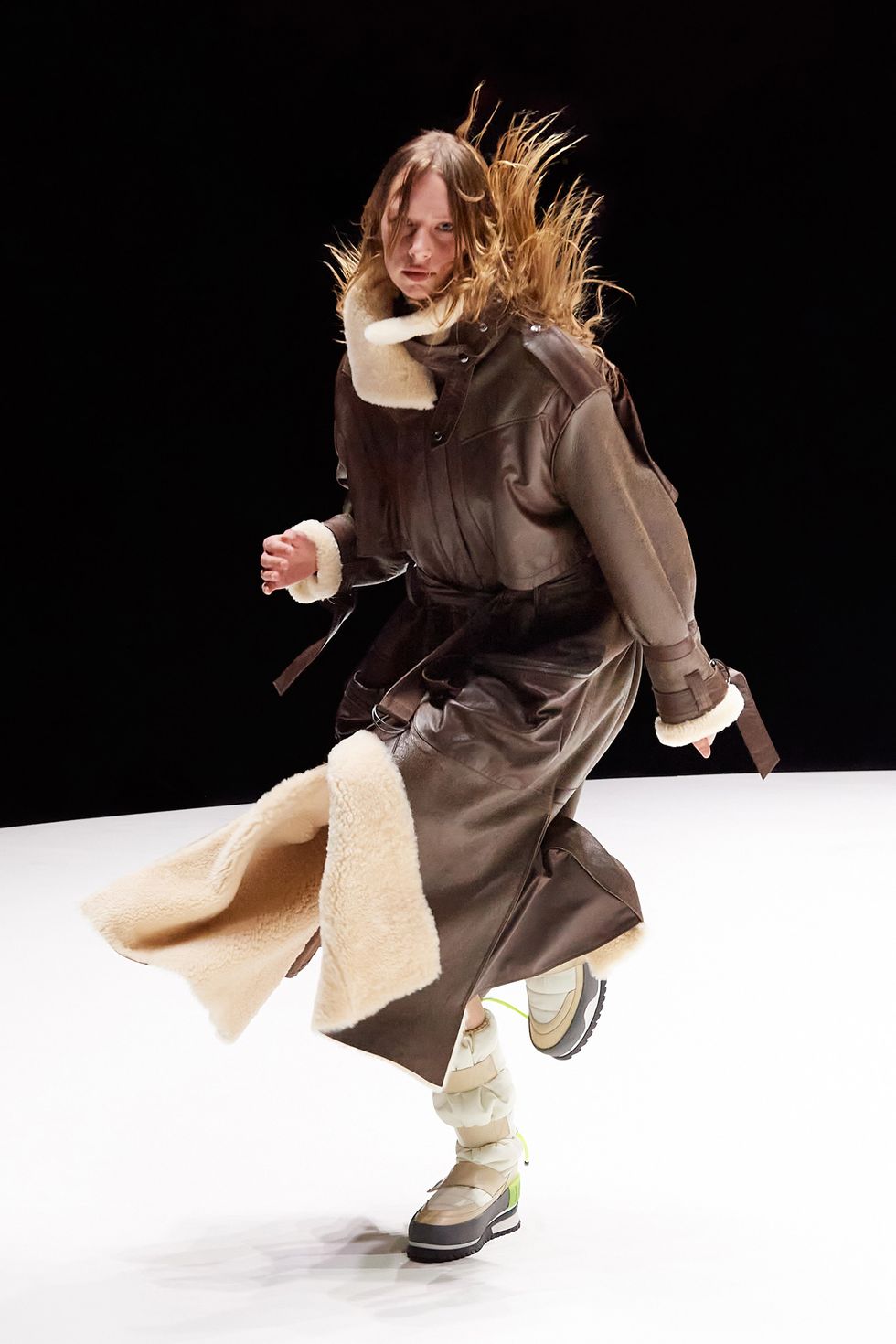 Celine Fall/21, Rüya Gibi Bir Şato'nun Çimenlerinde