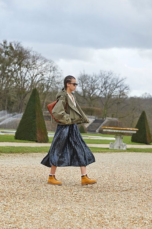 Celine Fall/21, Rüya Gibi Bir Şato'nun Çimenlerinde