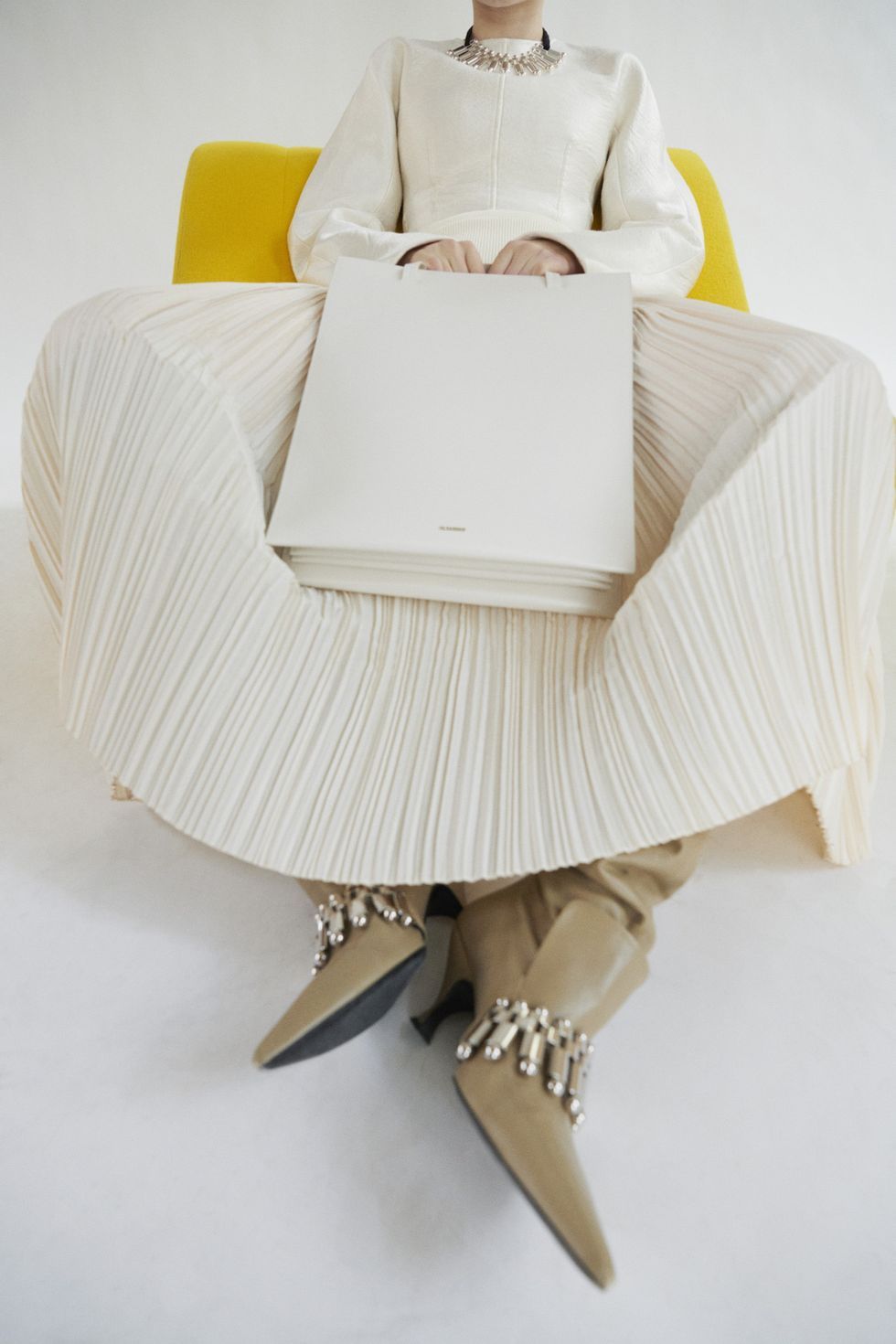 Celine Fall/21, Rüya Gibi Bir Şato'nun Çimenlerinde