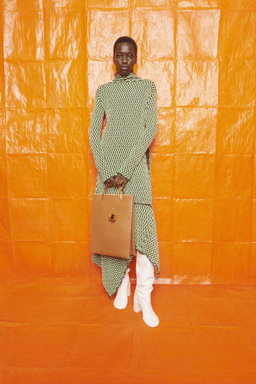 Celine Fall/21, Rüya Gibi Bir Şato'nun Çimenlerinde