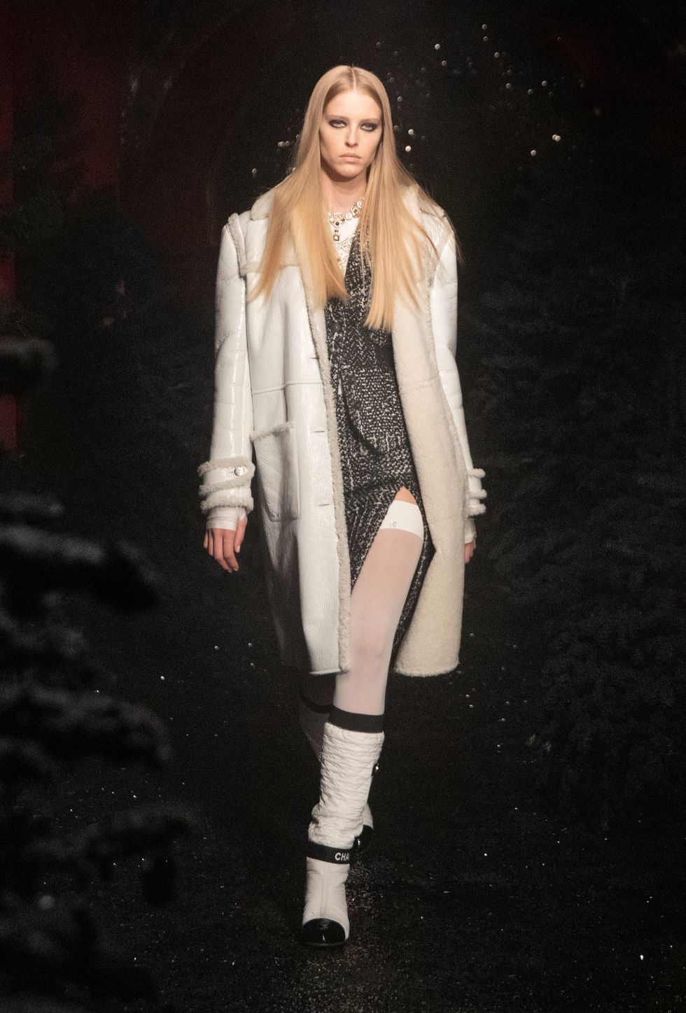 Celine Fall/21, Rüya Gibi Bir Şato'nun Çimenlerinde