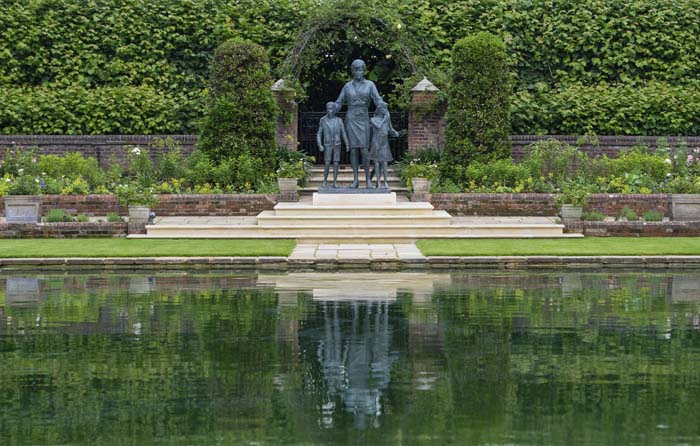 Prenses Diana'nın Heykeli 60. Doğum Gününde Açıldı