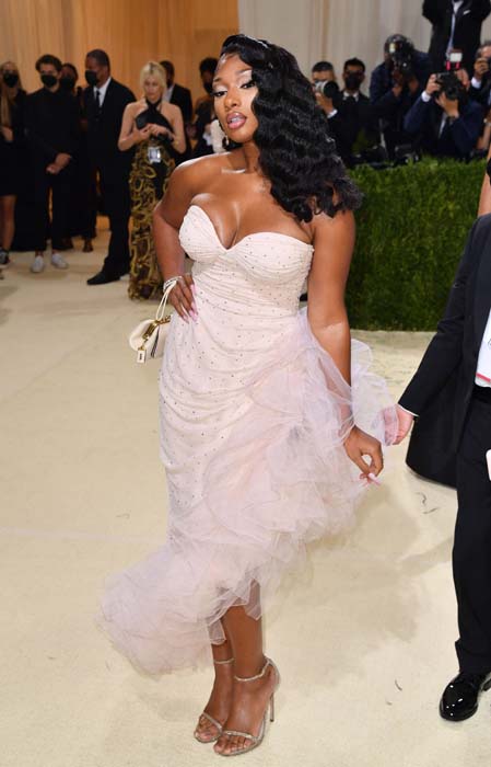 MET Gala 2021'in Stil Dozu Yüksek Kırmızı Halısı