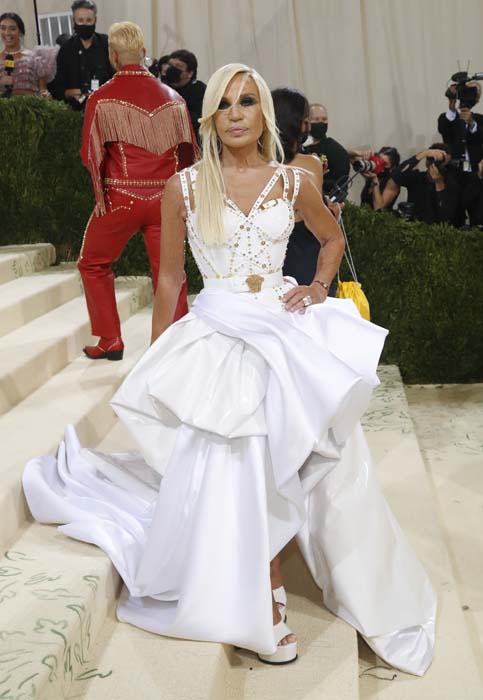 MET Gala 2021'in Stil Dozu Yüksek Kırmızı Halısı