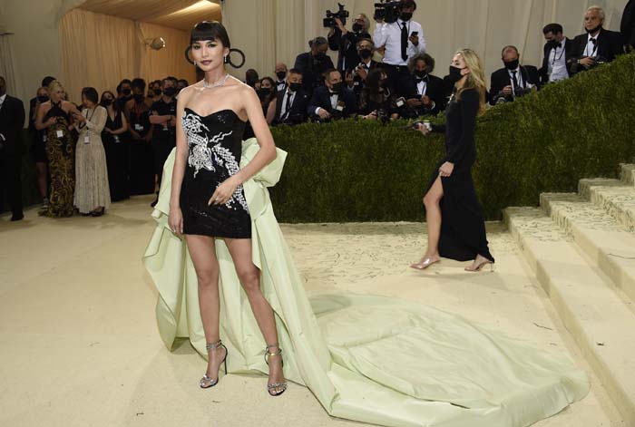 MET Gala 2021'in Stil Dozu Yüksek Kırmızı Halısı