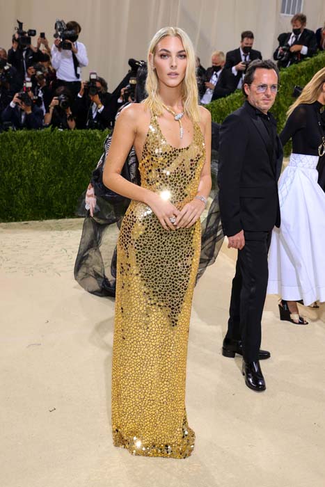 MET Gala 2021'in Stil Dozu Yüksek Kırmızı Halısı