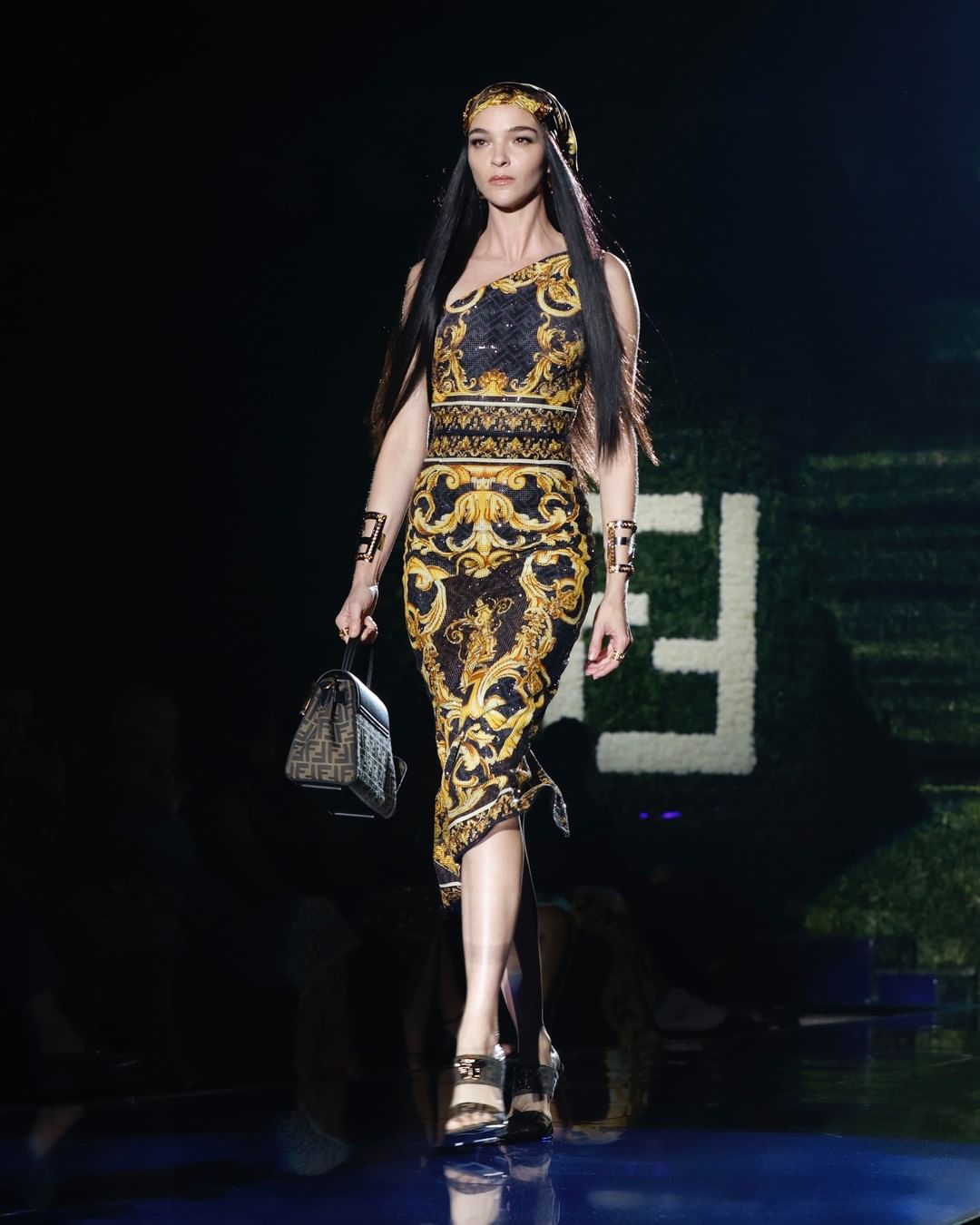 Moda Devlerinin Buluşması: Versace x Fendi
