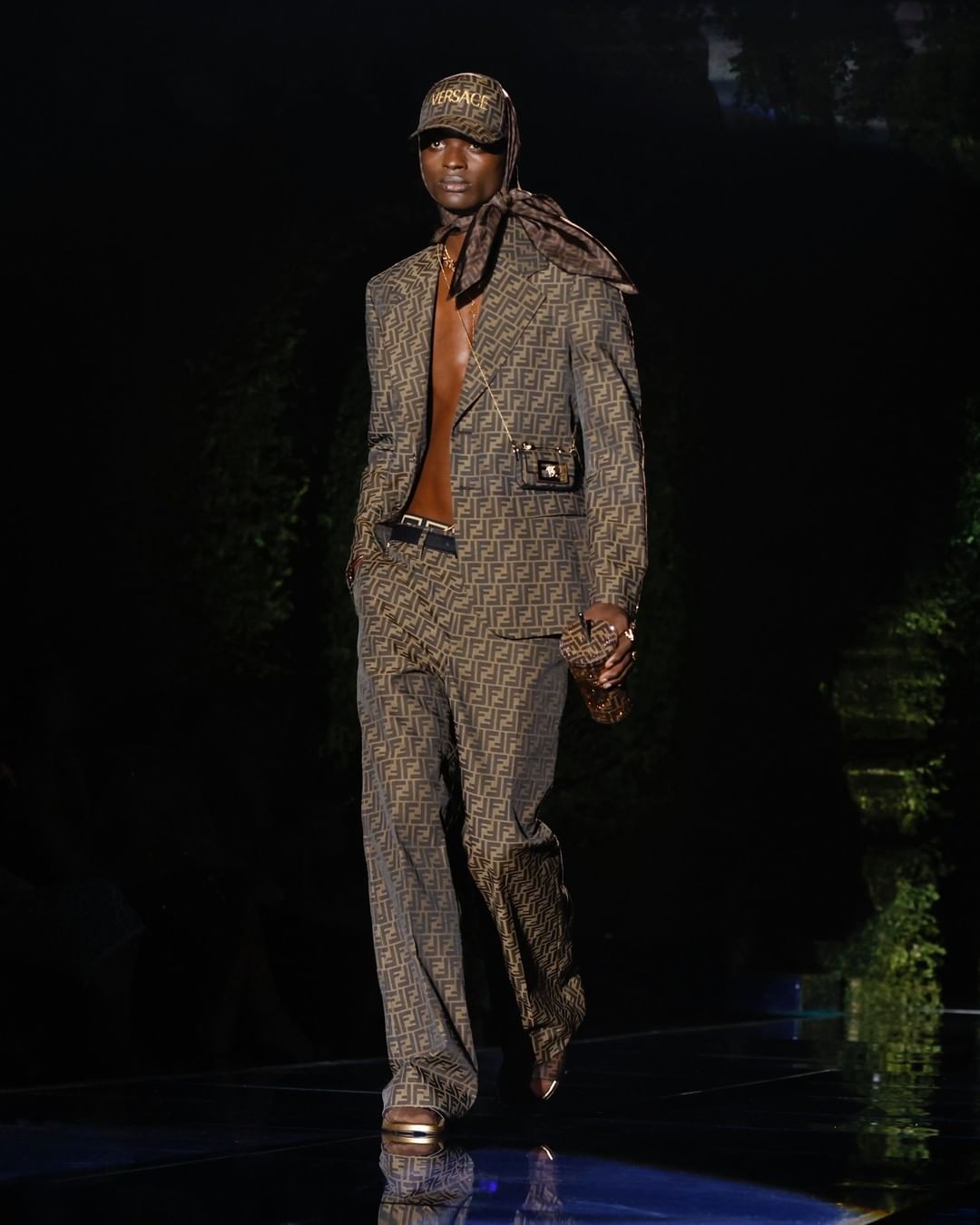 Moda Devlerinin Buluşması: Versace x Fendi