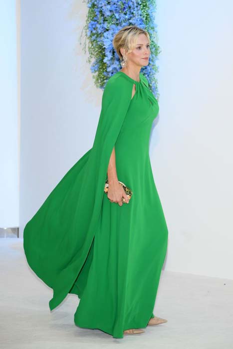 Kraliyet Kadınlarının Giydiği En İyi Pelerin Elbiseler