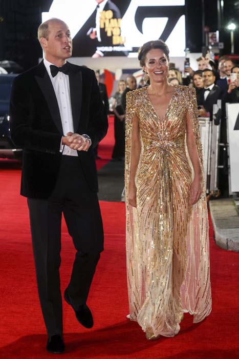 Kraliyet Kadınlarının Giydiği En İyi Pelerin Elbiseler