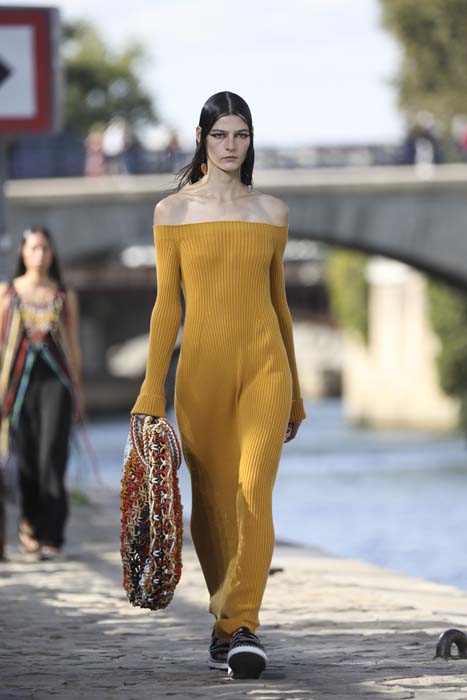 Gabriela Hearst, Chloe'deki İlk Koleksiyonunu Sundu