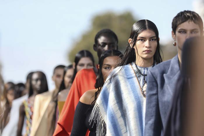 Gabriela Hearst, Chloe'deki İlk Koleksiyonunu Sundu