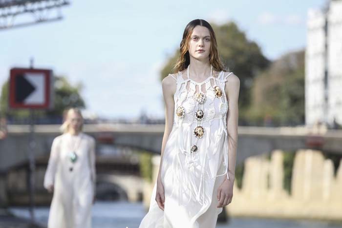 Gabriela Hearst, Chloe'deki İlk Koleksiyonunu Sundu