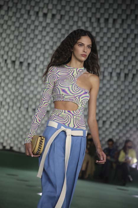 Stella McCartney İlkbahar/Yaz 2022 Koleksiyonunu Paris'te Sundu
