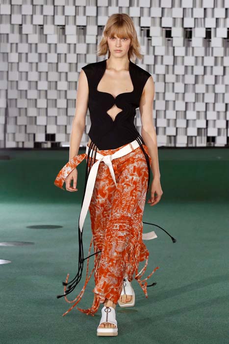 Stella McCartney İlkbahar/Yaz 2022 Koleksiyonunu Paris'te Sundu