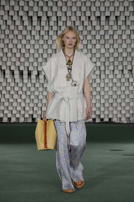 Stella McCartney İlkbahar/Yaz 2022 Koleksiyonunu Paris'te Sundu