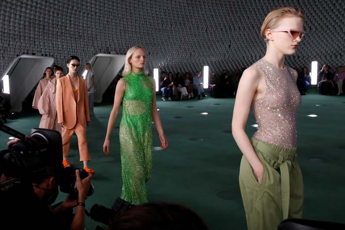 Stella McCartney İlkbahar/Yaz 2022 Koleksiyonunu Paris'te Sundu