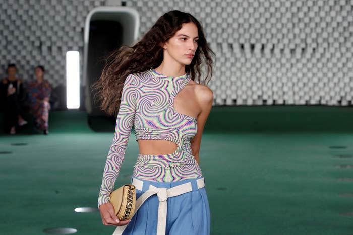 Stella McCartney İlkbahar/Yaz 2022 Koleksiyonunu Paris'te Sundu