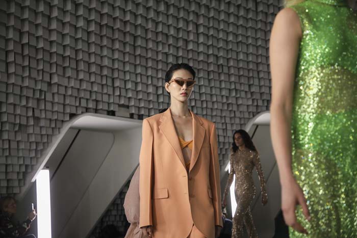 Stella McCartney İlkbahar/Yaz 2022 Koleksiyonunu Paris'te Sundu