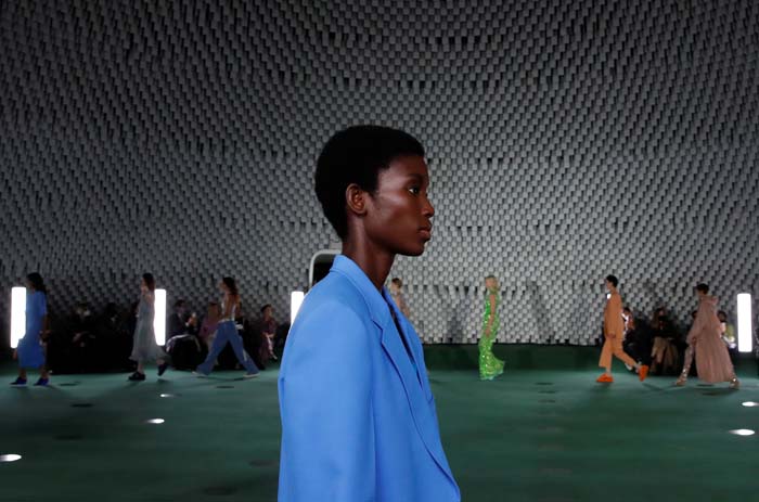 Stella McCartney İlkbahar/Yaz 2022 Koleksiyonunu Paris'te Sundu