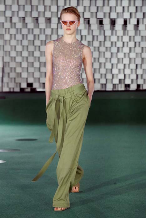 Stella McCartney İlkbahar/Yaz 2022 Koleksiyonunu Paris'te Sundu