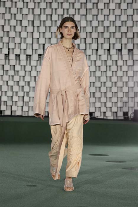 Stella McCartney İlkbahar/Yaz 2022 Koleksiyonunu Paris'te Sundu