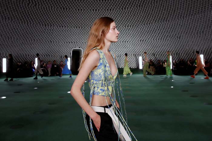 Stella McCartney İlkbahar/Yaz 2022 Koleksiyonunu Paris'te Sundu