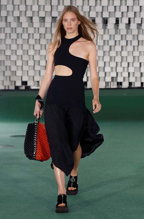 Stella McCartney İlkbahar/Yaz 2022 Koleksiyonunu Paris'te Sundu