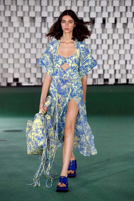 Stella McCartney İlkbahar/Yaz 2022 Koleksiyonunu Paris'te Sundu