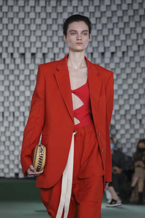 Stella McCartney İlkbahar/Yaz 2022 Koleksiyonunu Paris'te Sundu