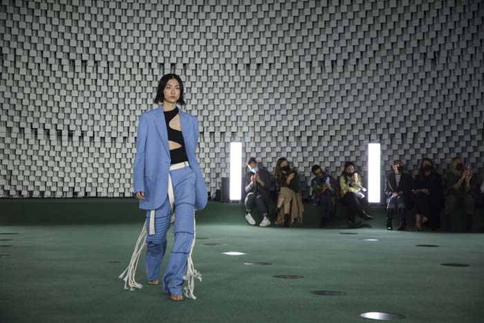 Stella McCartney İlkbahar/Yaz 2022 Koleksiyonunu Paris'te Sundu