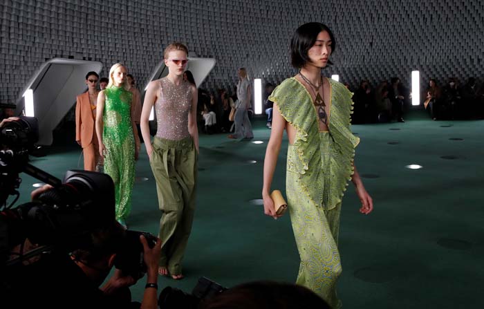 Stella McCartney İlkbahar/Yaz 2022 Koleksiyonunu Paris'te Sundu