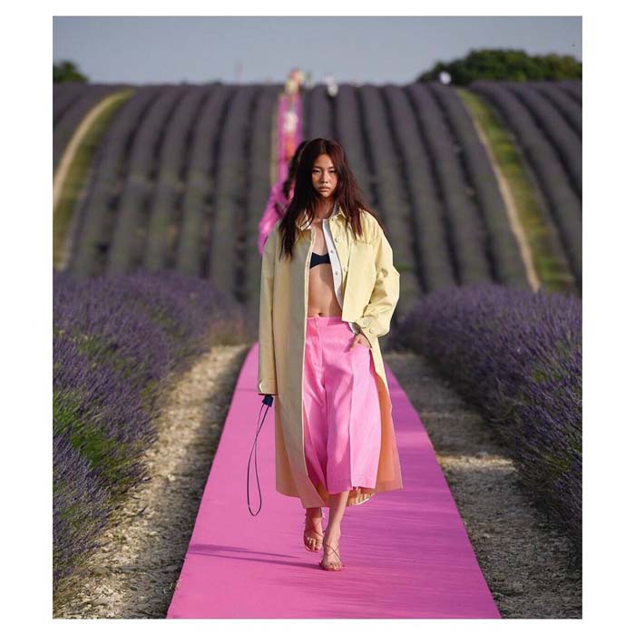 Squid Game Yıldızı HoYeon Jung'un Podyum Günlüğü