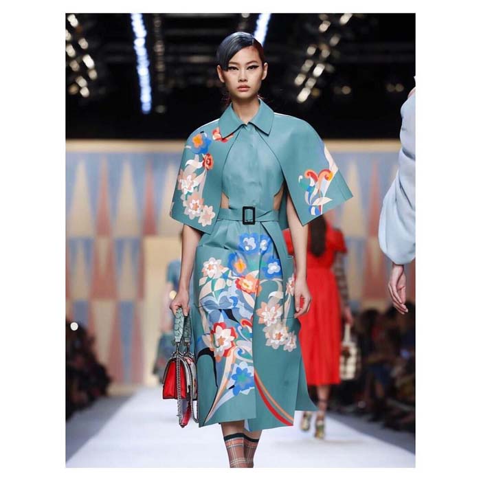 Squid Game Yıldızı HoYeon Jung'un Podyum Günlüğü