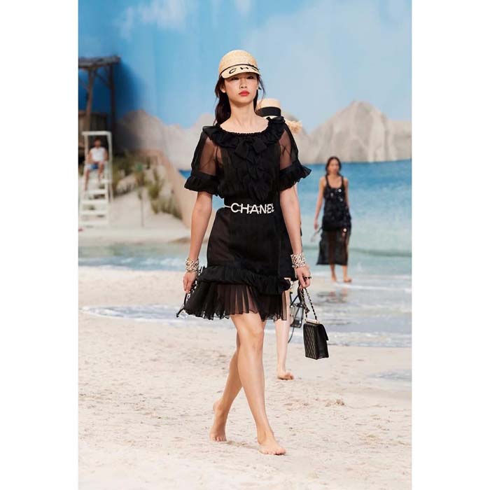 Squid Game Yıldızı HoYeon Jung'un Podyum Günlüğü