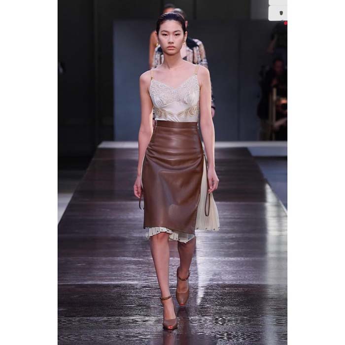 Squid Game Yıldızı HoYeon Jung'un Podyum Günlüğü