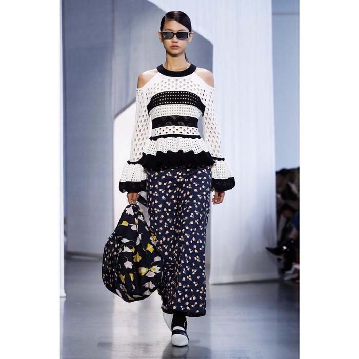 Squid Game Yıldızı HoYeon Jung'un Podyum Günlüğü