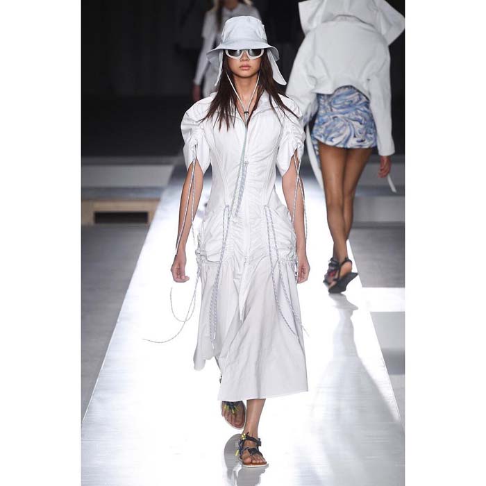 Squid Game Yıldızı HoYeon Jung'un Podyum Günlüğü