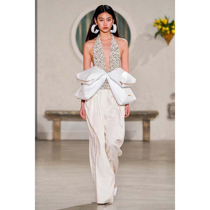 Squid Game Yıldızı HoYeon Jung'un Podyum Günlüğü