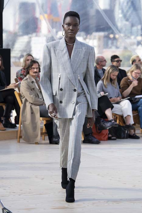 Gökyüzünden İlhamla: Alexander McQueen İlkbahar/Yaz 2022