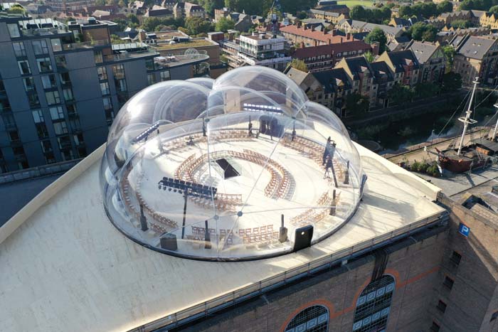 Gökyüzünden İlhamla: Alexander McQueen İlkbahar/Yaz 2022