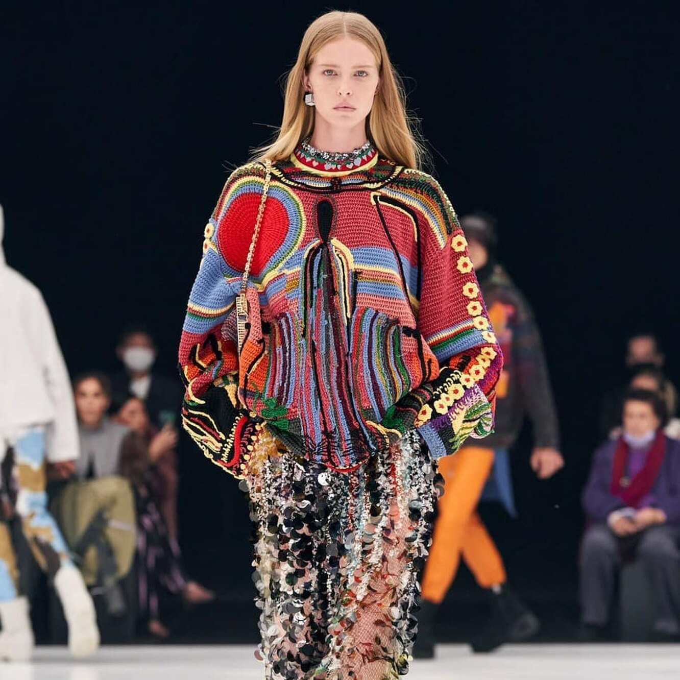 Renkli ve Desenli Kazaklar Geri Döndü