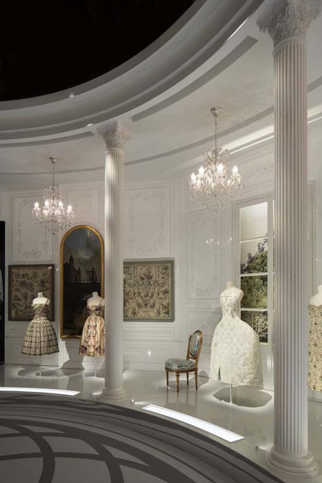 Christian Dior: Designer of Dreams Sergisi Doha'da Kapılarını Açtı