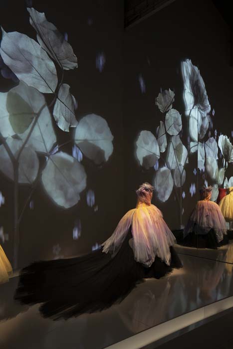 Christian Dior: Designer of Dreams Sergisi Doha'da Kapılarını Açtı