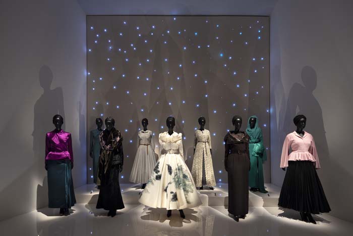 Christian Dior: Designer of Dreams Sergisi Doha'da Kapılarını Açtı