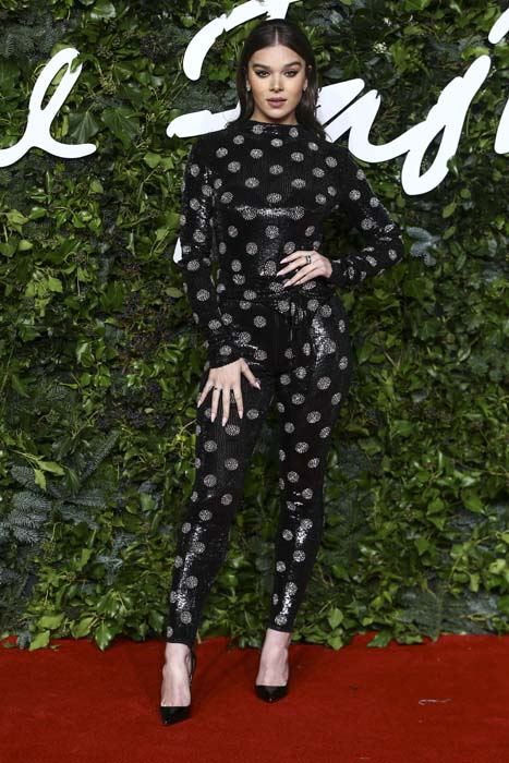 2021 İngiliz Moda Ödülleri'nin Tüm Kırmızı Halı Görünümleri