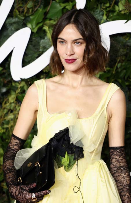 2021 İngiliz Moda Ödülleri'nin Tüm Kırmızı Halı Görünümleri