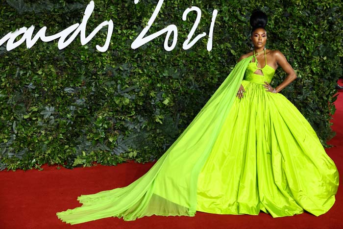 2021 İngiliz Moda Ödülleri'nin Tüm Kırmızı Halı Görünümleri