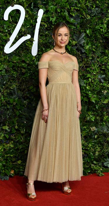 2021 İngiliz Moda Ödülleri'nin Tüm Kırmızı Halı Görünümleri